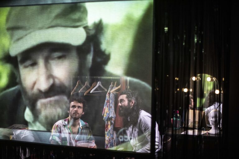 Stand up and down - Jean-Louis Fernandez <span></span>